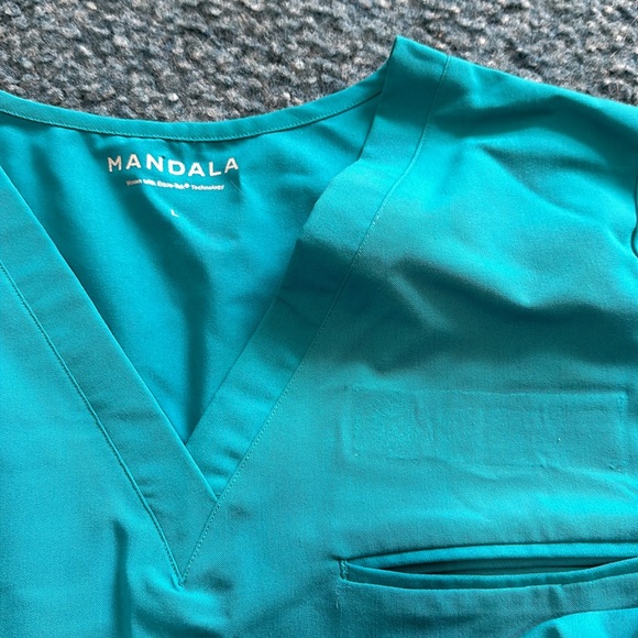Mandala One Pocket scrub Top Teal - Picture 3 of 4